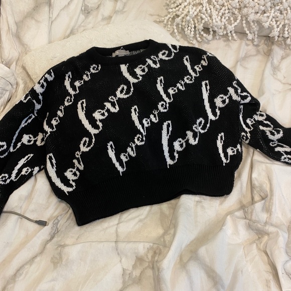 “Love” sweater - Picture 2 of 6